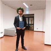 Laureato in scienze dell'educazione e frequentante l'università scienze pedagogiche
